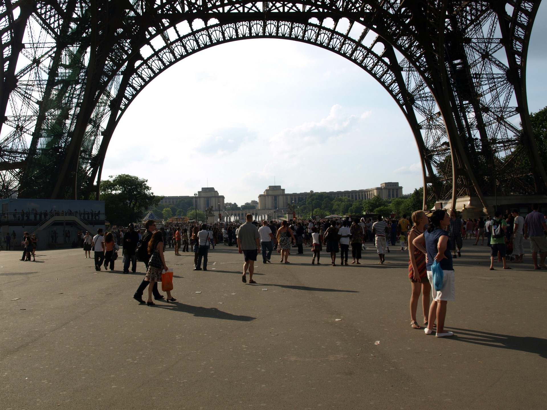 Crowds Celebrating Michael Jackson's Life Under the Tour Eiffel